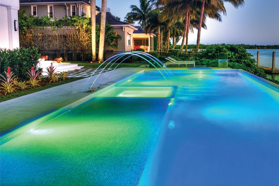 مزایای نورپردازی استخر با چراغ RGB